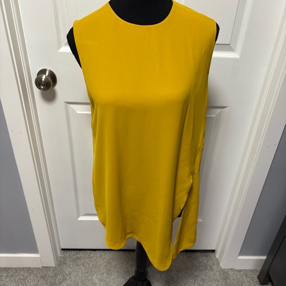 Aritzia - Babaton Top